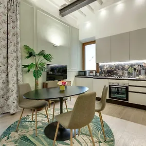 Tamara & Clotilde By Mamo , Florencia Italia